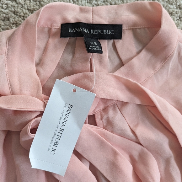 Banana Republic Sleeveless Tie-Neck Vee Dress in Coral Peach - Picture 3 of 4